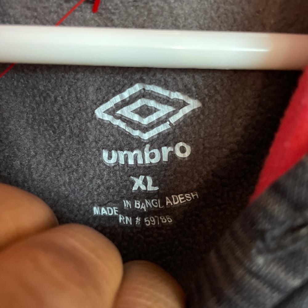 Umbro Hooded Active Sweater - Size XL - Picture 7 of 14